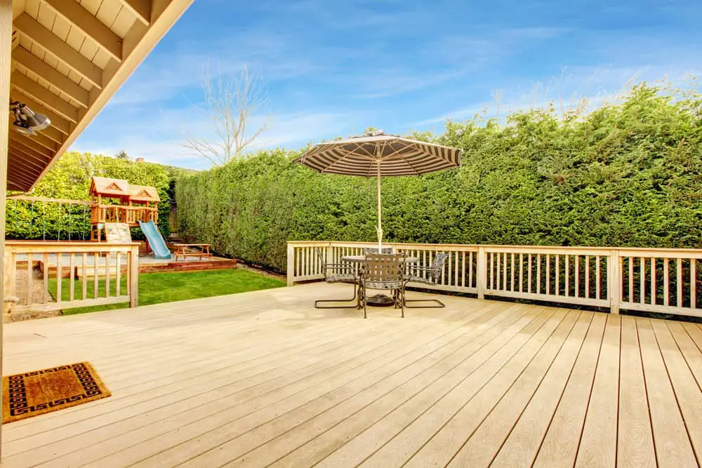 How Much Does It Cost to Build a Deck Next to a Mobile Home?