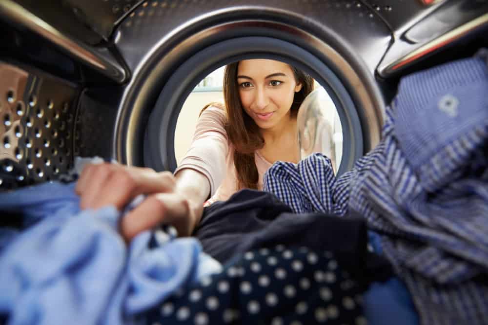 can-you-leave-clothes-in-the-washer-overnight