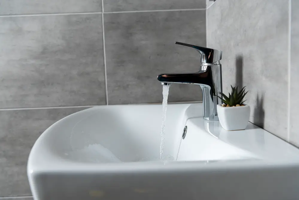 Have you ever wondered if the water from your bathroom tap is the same as the water from your kitchen tap? While it may seem like a straightforward question, the answer is not always clear. In this article, we'll explore the question "Is bathroom tap water the same as kitchen water?" and provide you with insights to help you understand the differences between the two.