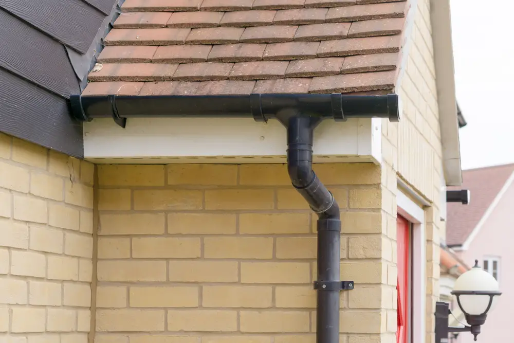 Which is Better: Black or White Gutters?