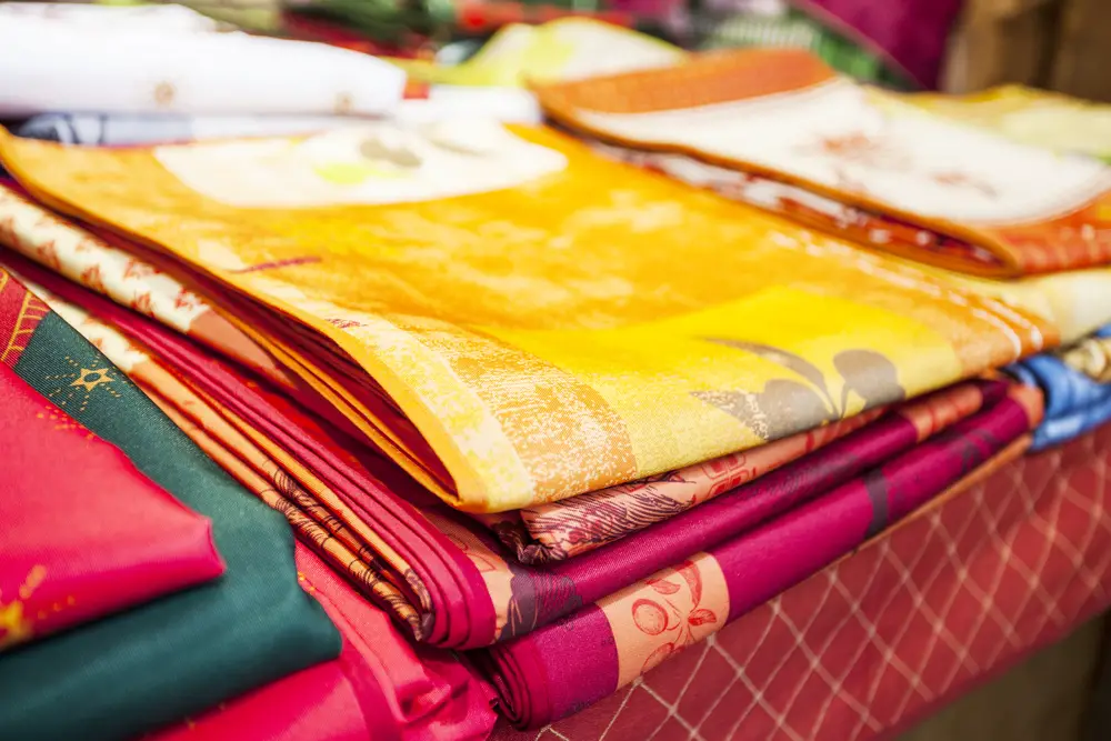 Linen or Disposable Tablecloths for Thanksgiving